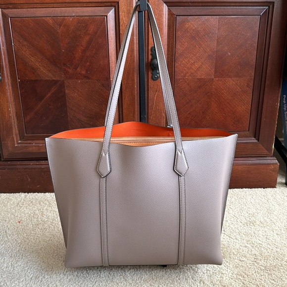 Tory Burch Perry Triple Compartment Grey and orange with Removable Logo. - Picture 3 of 11